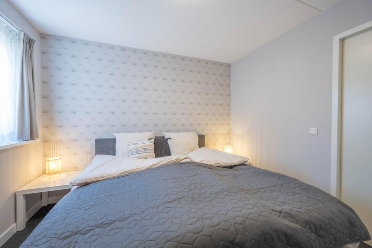 Meerzicht 24 - Luxury Family Accommodation With Beautiful Lake Side View Uitgeest Exteriör bild